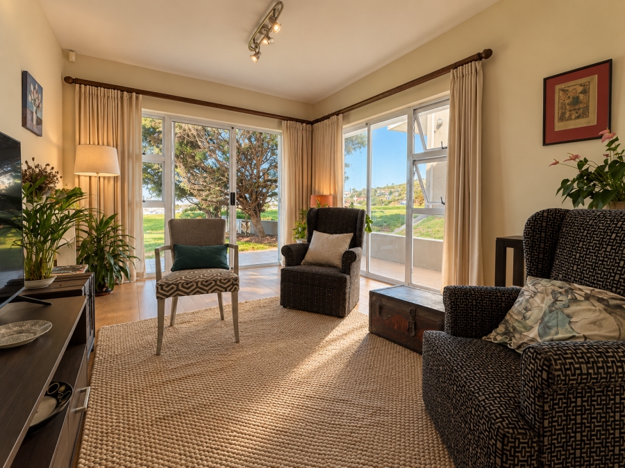 2 Bedroom Property for Sale in Vredehoek Western Cape